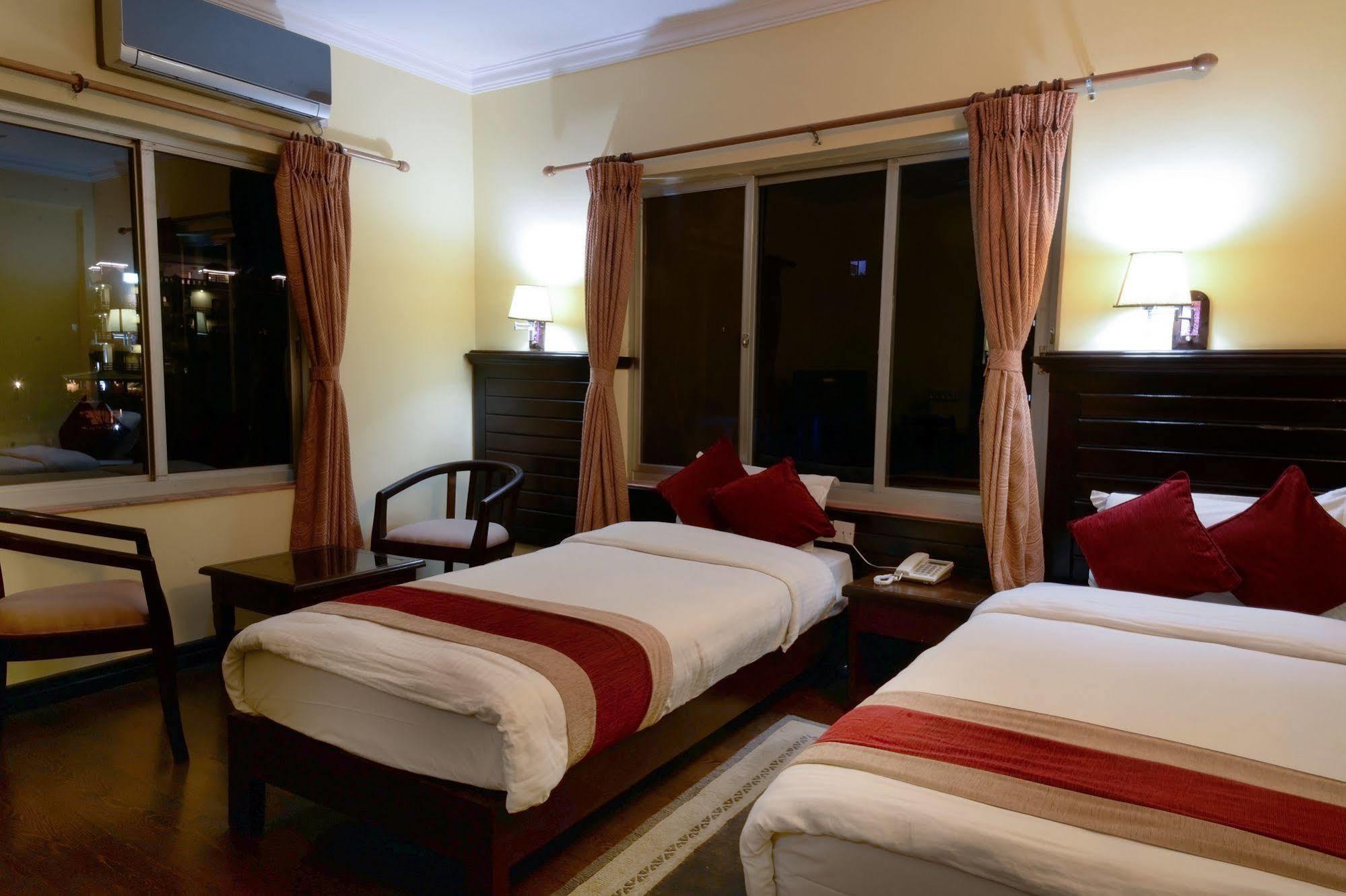 Hotel Lake Star بوكْرا المظهر الخارجي الصورة
